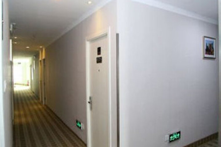 Super 8 Hotel