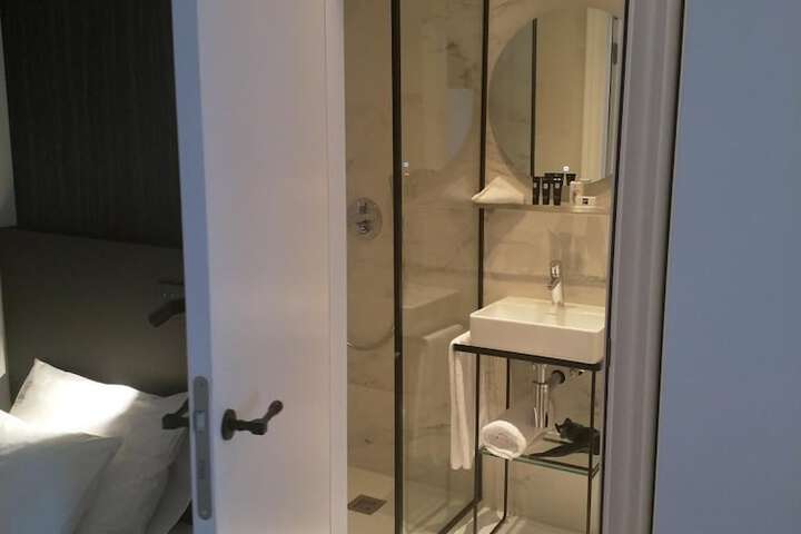 Room 13 of 37