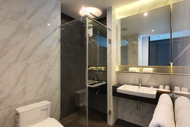 Room 12 of 18