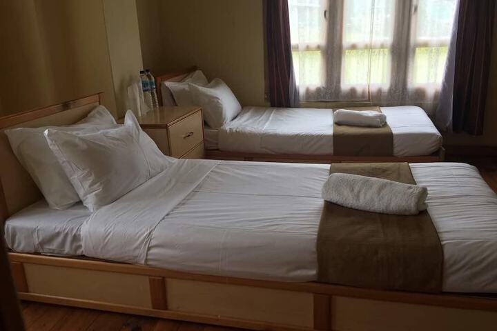 Room 7 of 16