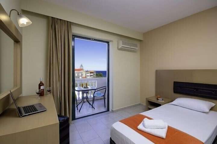 Room 15 of 46