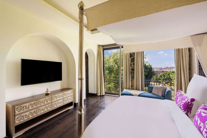 Room 48 of 160