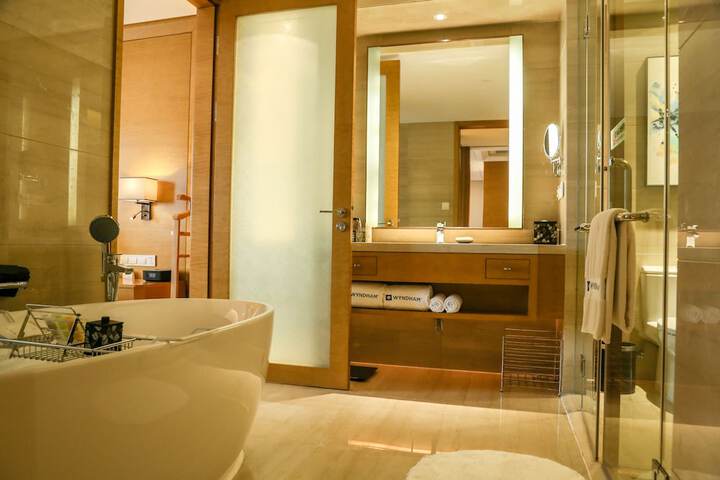 Room 28 of 46