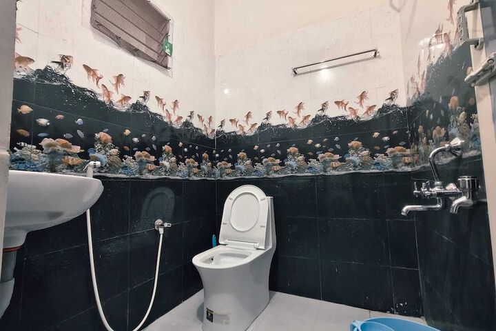 Room 8 of 12