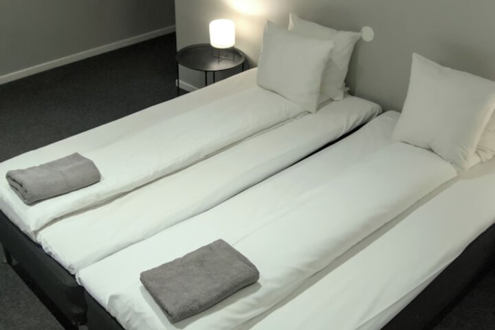 Room 46 of 128