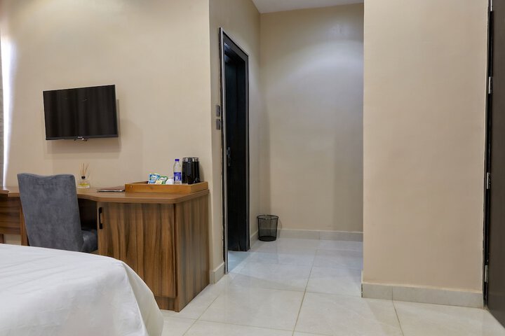 Room 5 of 37