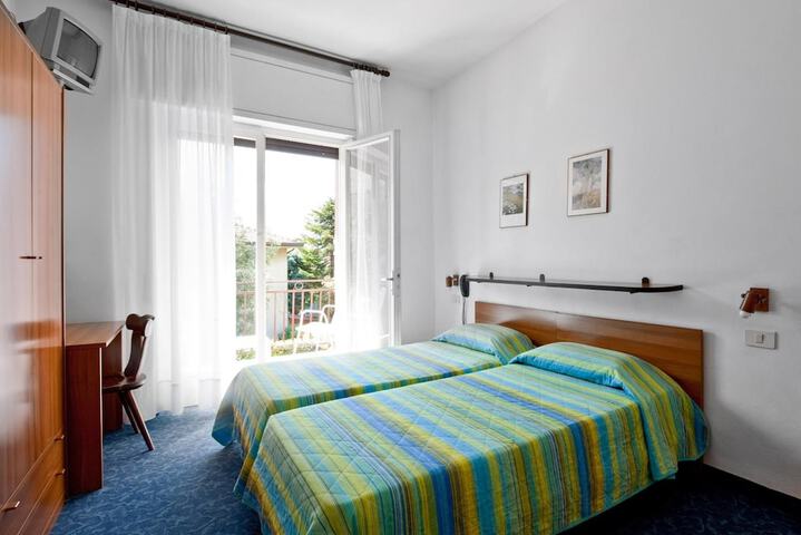Room 6 of 44