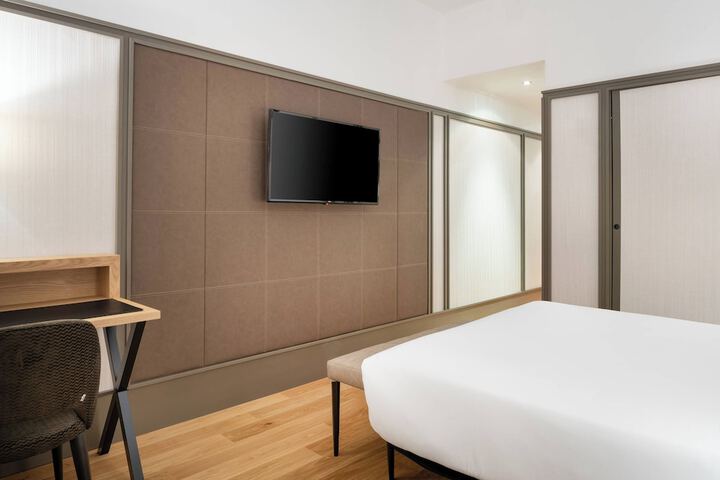 Room 21 of 68
