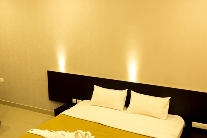 Room 10 of 33