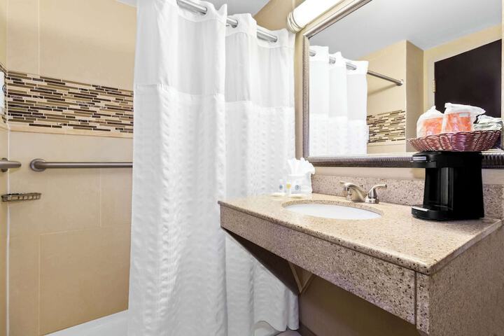 1 Double Bed Suite Accessible (9 of 15)
