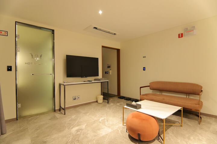 Room 95 of 190