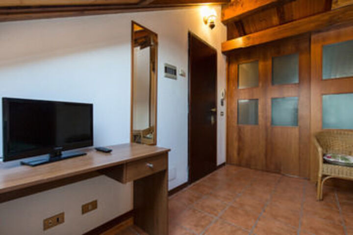 Room 151 of 450