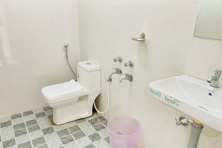 Room 8 of 19