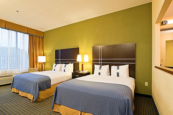 2 Queen Beds (1 of 8)