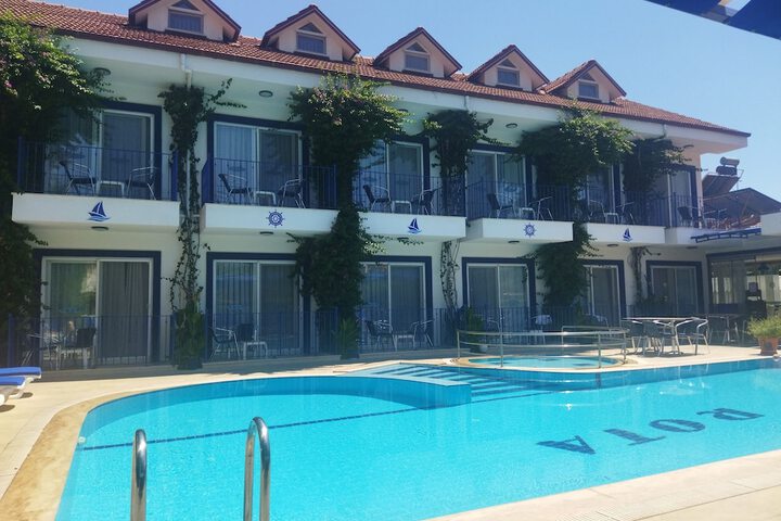 Hotel 100 of 105