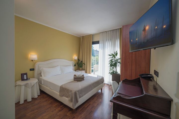 Room 4 of 49
