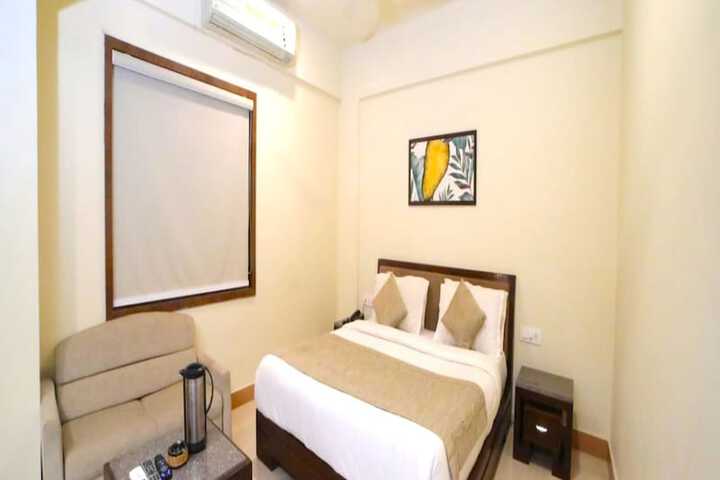 Room 12 of 15
