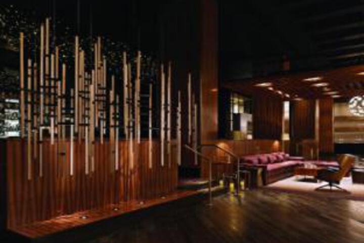Lounge 7 of 23