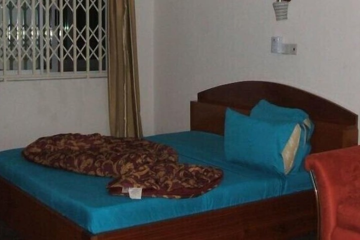 Room 6 of 13