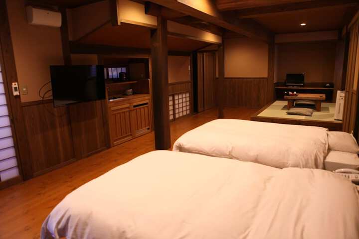 Room 9 of 42