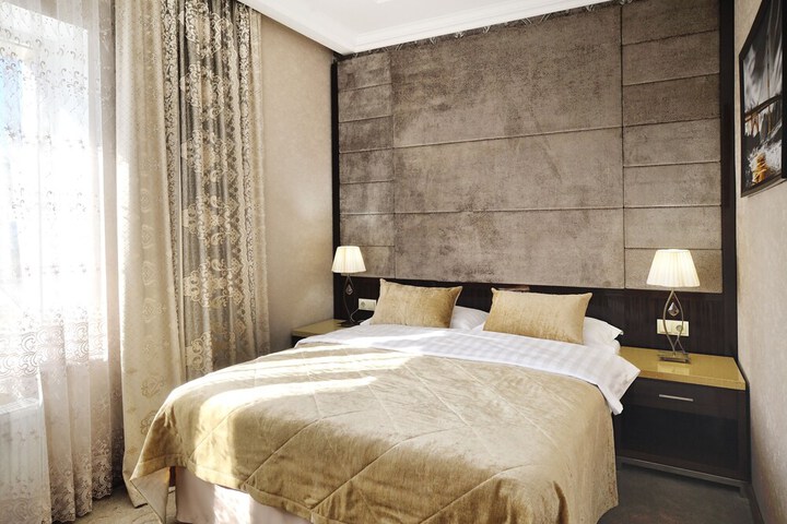 Room 9 of 37