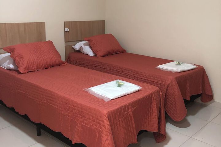 Room 4 of 8