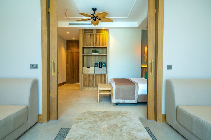 Room 8 of 120