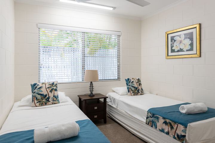 Room 9 of 103