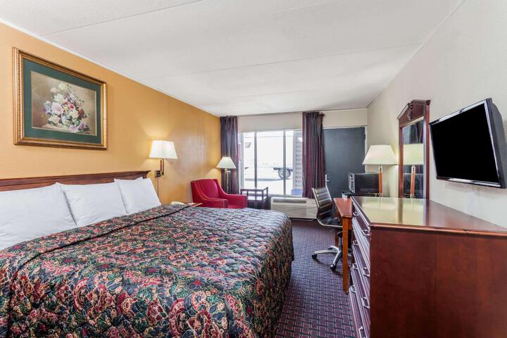 1 King Bed (2 of 5)