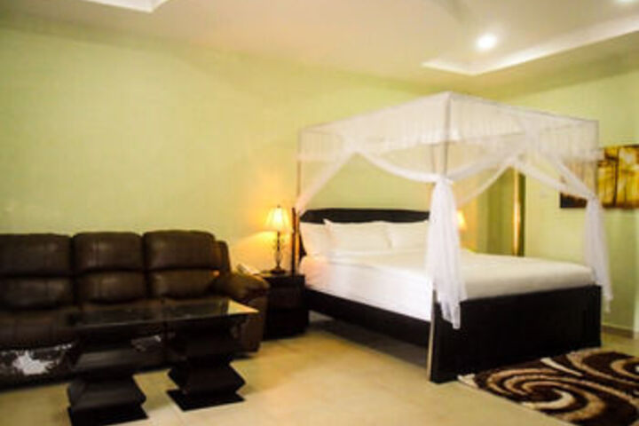Room 12 of 27