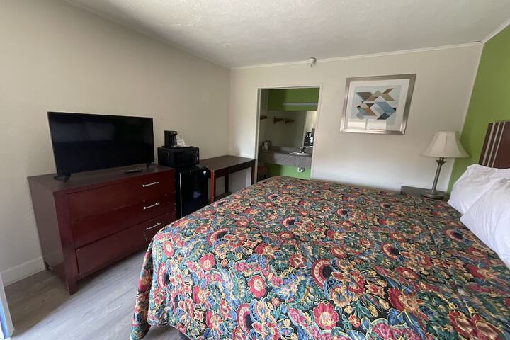 Room 5 of 18