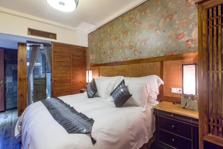 Room 4 of 15