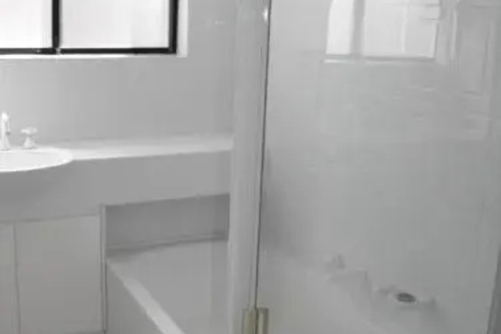Room 8 of 10