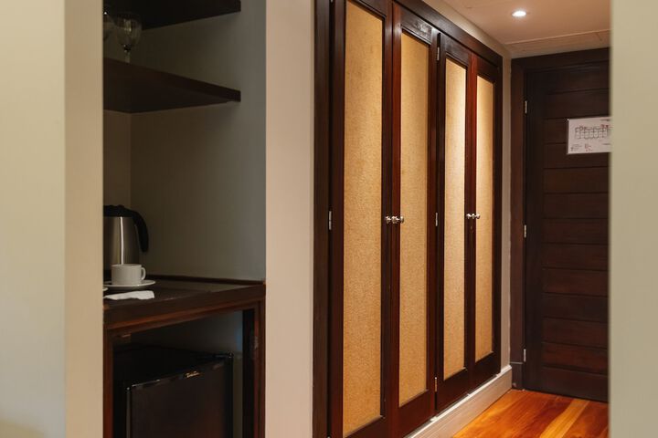 Room 17 of 182