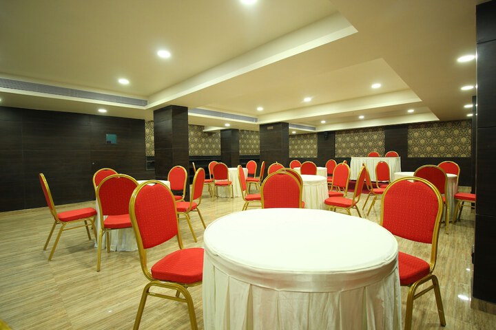 Ballroom/Hall 27 of 36