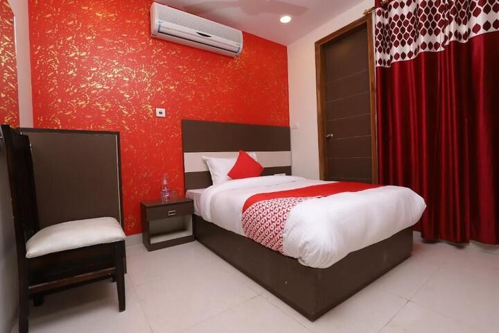 Room 2 of 6
