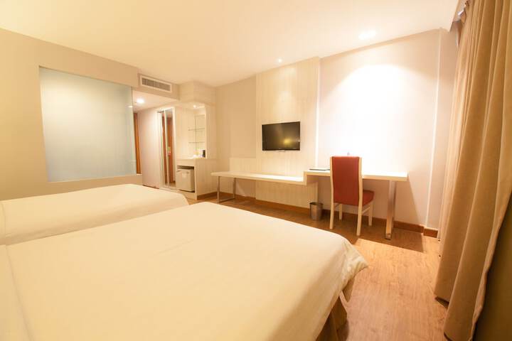 Room 11 of 45