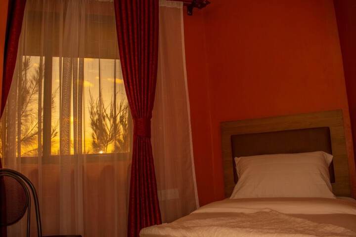 Room 10 of 34