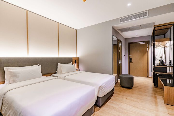 Room 13 of 112