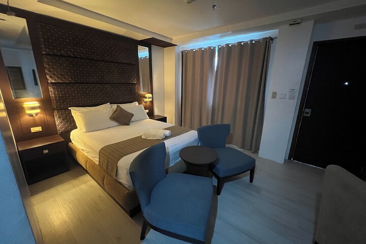 Room 10 of 68