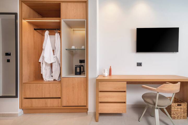 Room 16 of 34