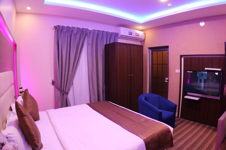 Room 28 of 80