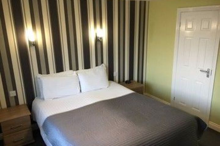 Room 8 of 17