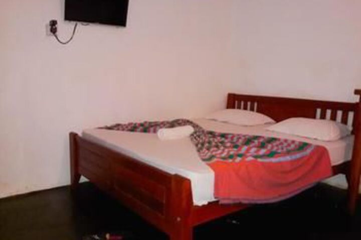 Room 10 of 16