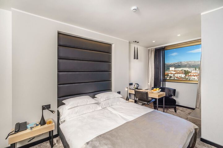 Room 4 of 46