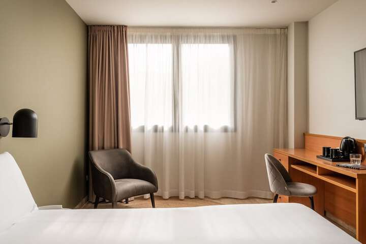Room 6 of 29