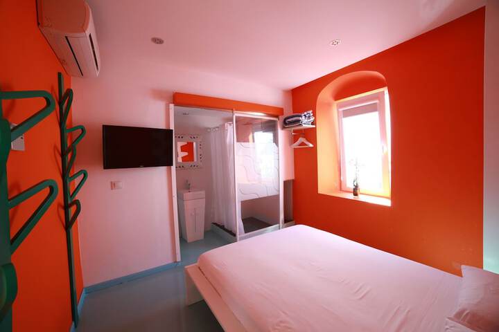 Room 5 of 50