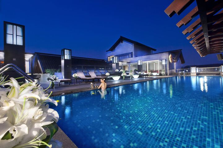 Pool Hotel