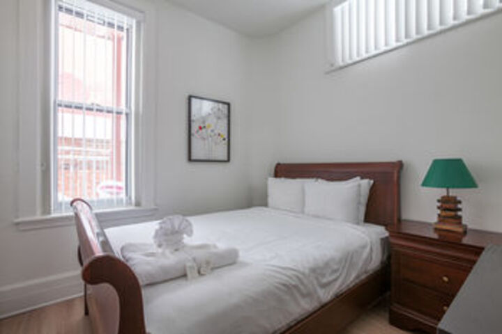 Room 11 of 24