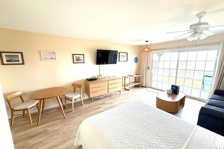 Room 300 of 663